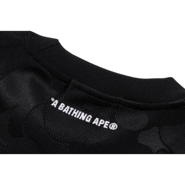 베이프 솔리드 카모 자카드 원 포인트 릴렉스핏 크루넥 스웻셔츠 3컬러 1L30113305