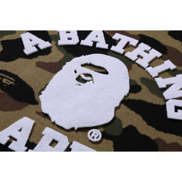 베이프 1ST 카모 자카드 컬리지 릴렉스핏 크루넥 스웻셔츠 2컬러 1L30113307