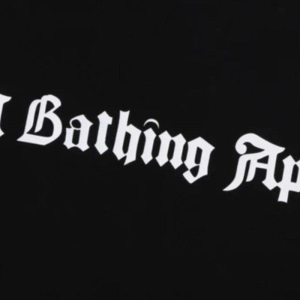 베이프 어 베이씽 에이프 로고 릴렉스핏 티셔츠 2컬러 1L80110325