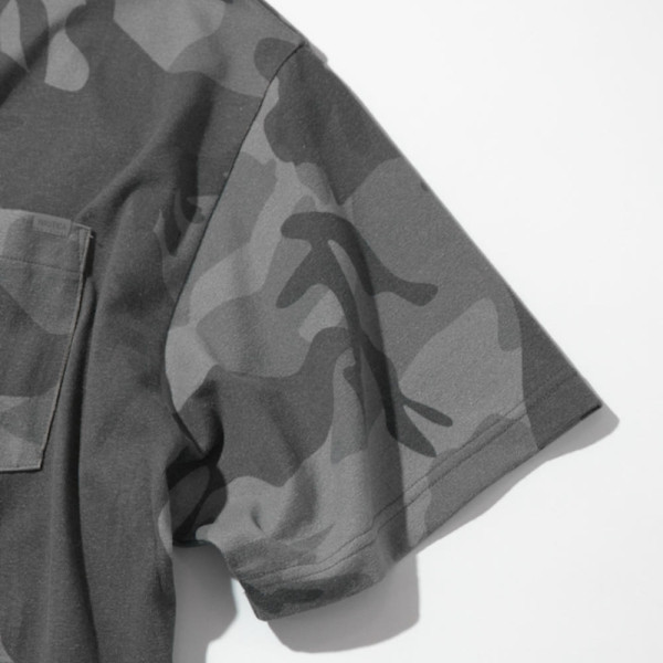 프릭스스토어 노티카 빅 실루엣 히든 로고 카모플라 무늬 크루넥 포켓 티셔츠 2컬러 1026207500200