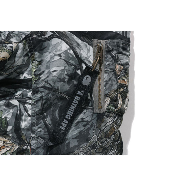 베이프 트리 엣지 카모 봄버 자켓 2컬러 1L80141301